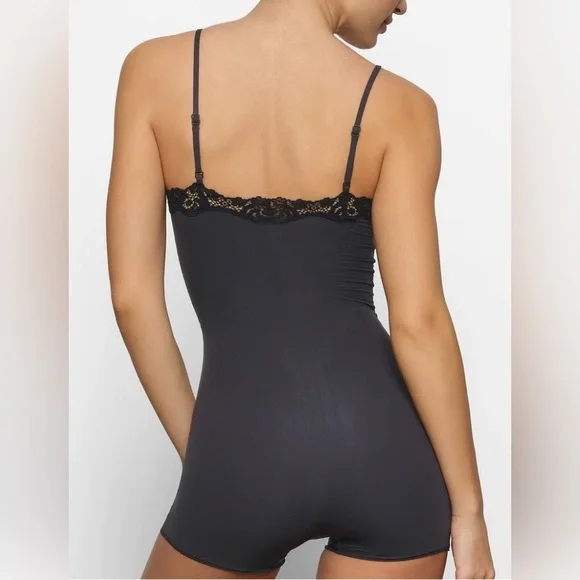 NWT: SKIMS - LACE ROMPER - Picture 3 of 3